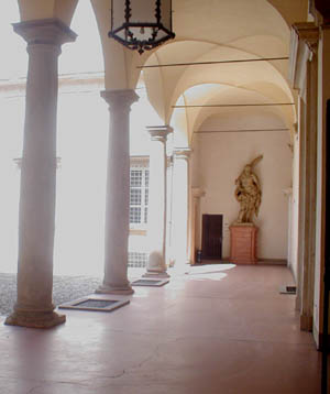 Palazzo Fantuzzi courtyard