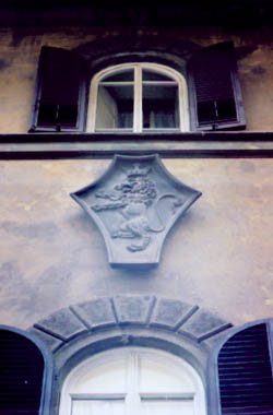 Lion coat-of-arms on the facade