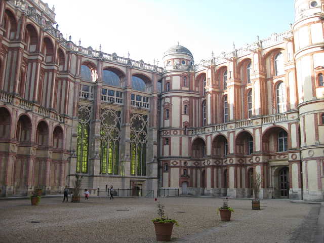 Chateau de Saint-Germain-en-Laye courtyard