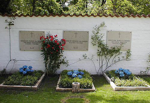 Tombs of King Albert, Queen Marita, and Queen Marie Jenke