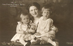 Princess Isabelle with Prince Ludwig and Princess Mary, c. 1916